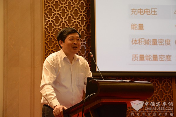 動力電池專家黃學杰：開門創新，做好動力電池