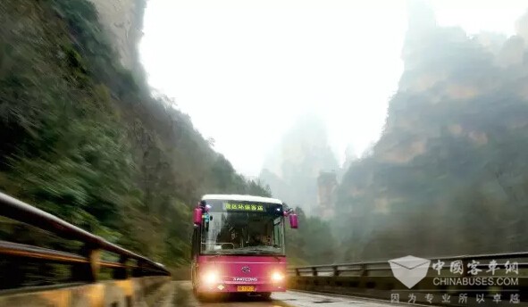 在旅游高峰期，看張家界客運巴士如何應對全負載模式？