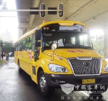 武漢公交集團首發服務外國學生“通學專線”