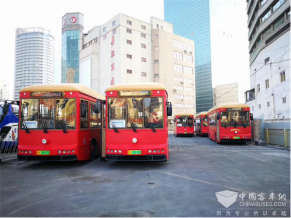 老青島 新公交 行駛在青島街頭的“銀隆風景”