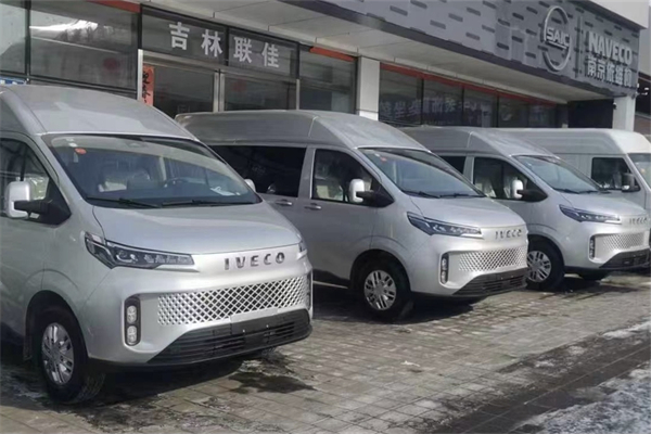打破輕客固有印象 南京依維柯批量交付客運公司