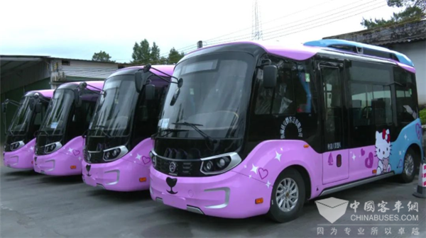 公交竟能如此浪漫! 金旅星辰“凱蒂貓”現身翁源