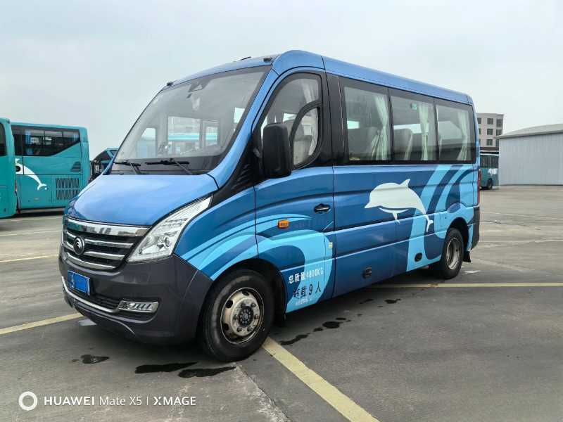 2021年6月 國(guó)五9座5.99米宇通藍(lán)牌小型車 