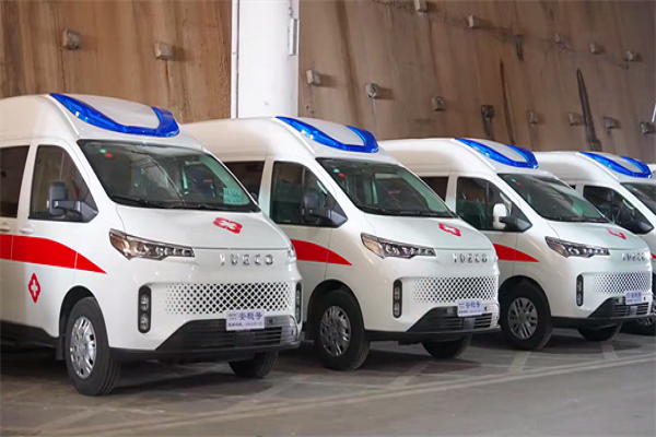 依維柯聚星救護車批量交付 護航湖南河南醫療急救新高度
