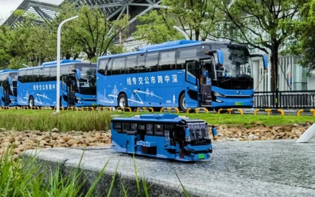 只因熱愛！中山“公交迷”自制深中跨市公交車迷你模型
