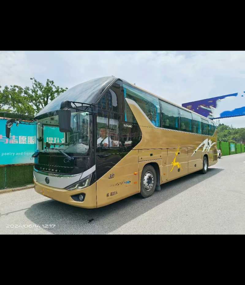 2022年可提雙檔國(guó)六37座2+1宇通6128精品旅游車(chē)