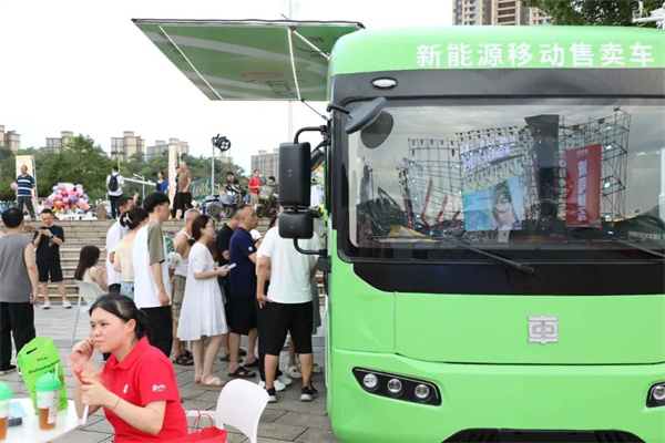 中車(chē)移動(dòng)售賣(mài)車(chē)首次亮相，就引發(fā)排隊(duì)狂潮！