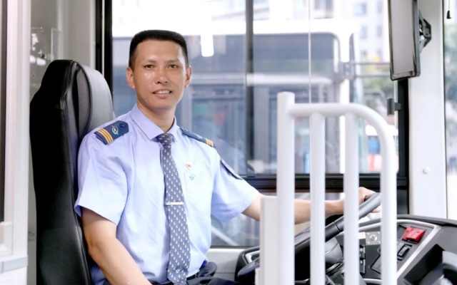 從未誤過車 武漢公交司機(jī)和乘客成朋友