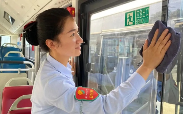 十米車廂的守護(hù)者 致敬我們最美的駕駛員！