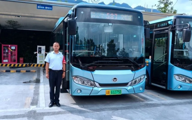 59臺(tái)純電動(dòng)新能源公交車上線運(yùn)行！市民出行更綠色