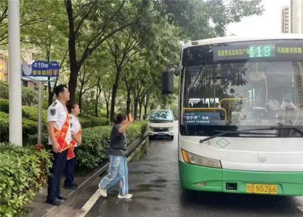 青島34路公交車實行“招手?！狈招履Ｊ?>
										</a>									
									</div>
																<div   id=