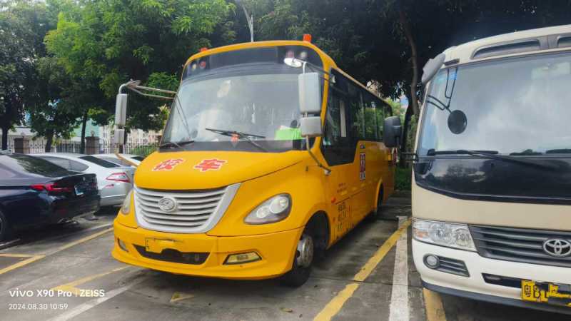 2014年9月 32座國(guó)四深圳牌金龍6730校車(chē)