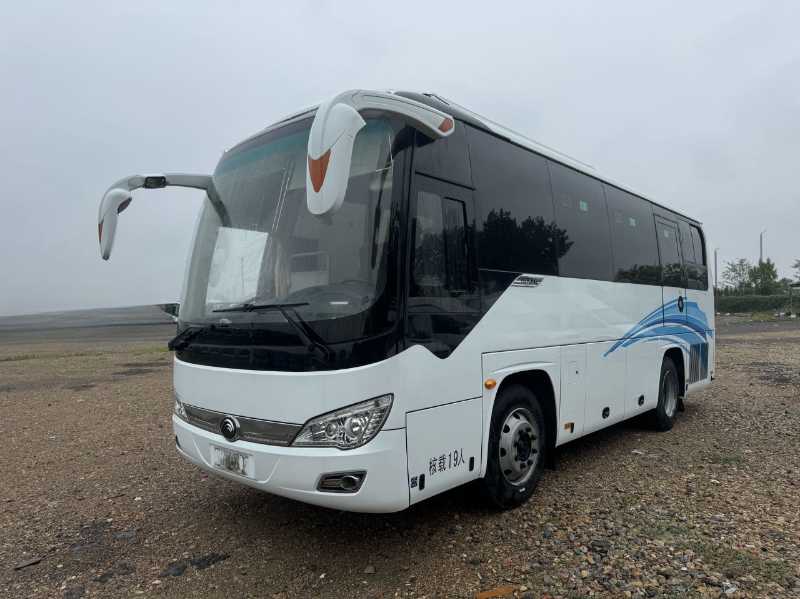 2018年10月 國(guó)五19座2+1非營(yíng)運(yùn)宇通6816客車(chē)
