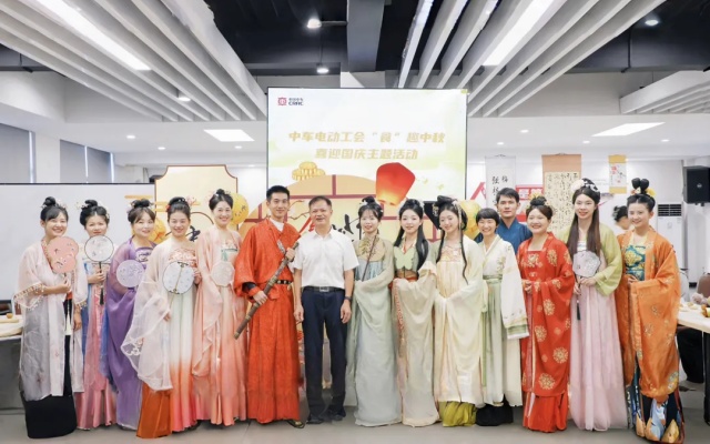 著漢服，吃月餅，賞佳作……中車電動“月滿情濃”