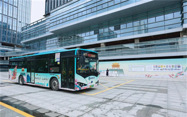 坐上公交感受城市溫度，這兩條線你不能錯過！