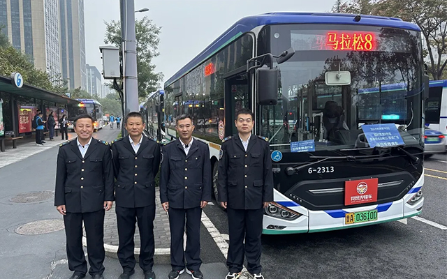 濟(jì)南公交“馬”力全開(kāi) 為泉城馬拉松保駕護(hù)航