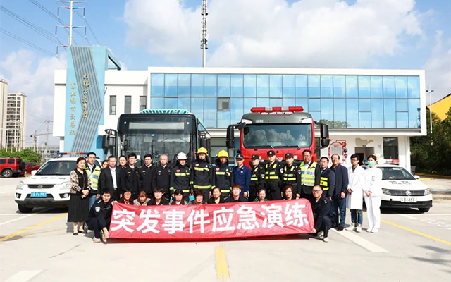 以演筑防 以練護(hù)航 無錫公交開展老年乘客消防應(yīng)急疏散演練