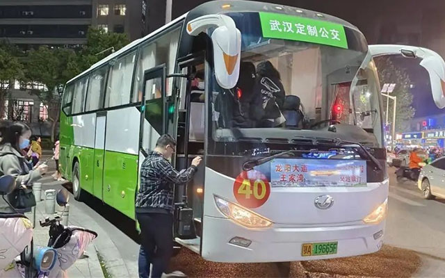武漢開通定制公交線路 解決上班族通勤難題
