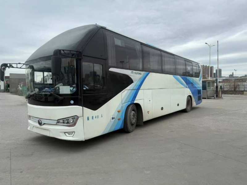 同款兩臺(tái)國五49座宇通6128氣囊旅游車 