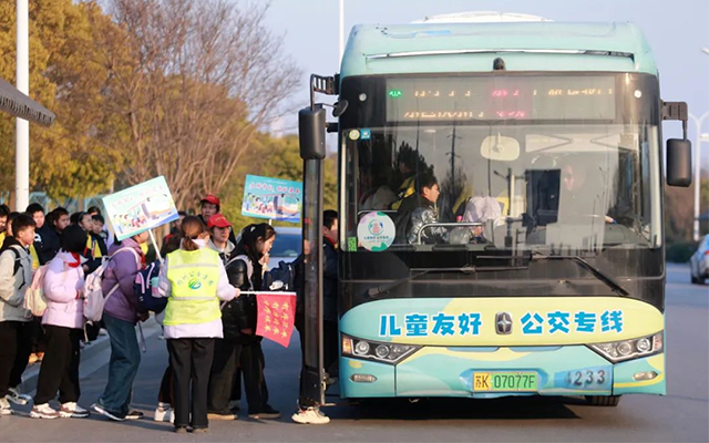 揚(yáng)州公交“三八”活動刷屏 新華社：這才是安全教育的正確打開方式