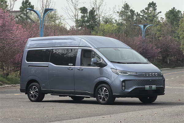 依維柯聚星EV，比MPV能裝比油車能省，二胎家庭的品價(jià)比之選