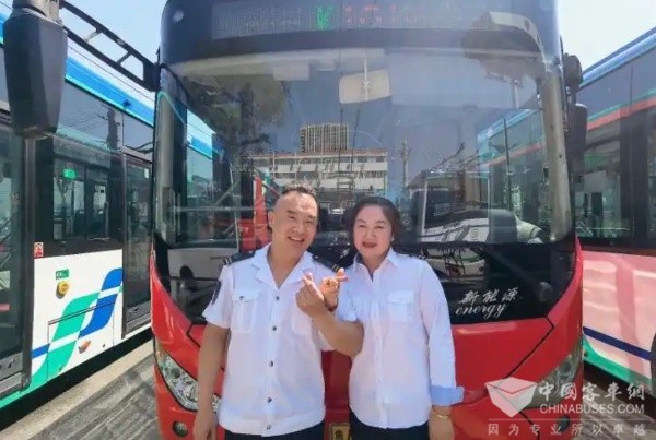520公交關愛：濟南公交夫妻檔的堅守，勞動節“車廂內的浪漫”