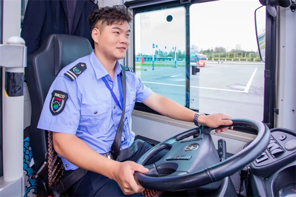 揚州第八屆“公交車長關愛日” 系列報道② 十年公交情，一路溫暖行