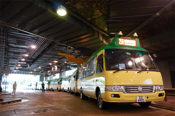 首批集電弓小巴閃耀香港 金旅純電考斯特開啟5分鐘快充新紀元