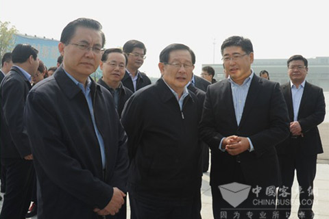 科技部部長萬鋼視察中大新能源客車