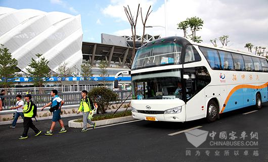 　海格客車在青運會開幕式舉辦地奧體中心
