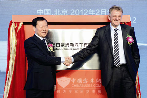 2012年2月18日，北京福田戴姆勒汽車有限公司正式成立，雙方各持股50%。
