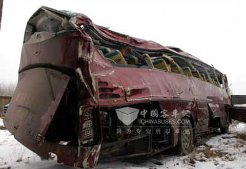 2008年1月20日23時許，104國道安徽明光境內發生一起特大交通事故，造成11人死亡51人受傷，經初步核實，事故客車核載51人，實際乘客人數達72人。