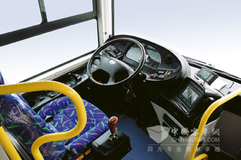 申龍SLK6105UF63公交車駕駛區