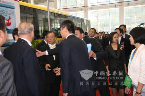 中國道路運輸協(xié)會會長楊利民等領導蒞臨中通展位指導工作