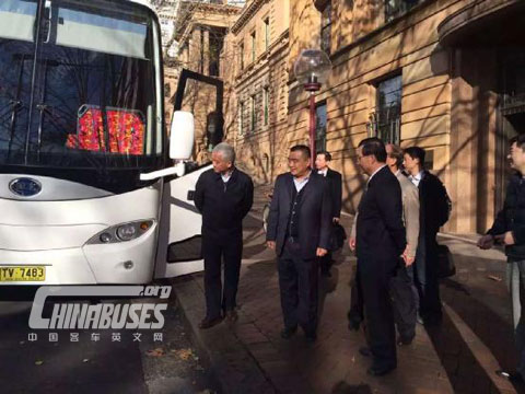 江西省政府考察團(tuán)一行乘江西本土客車考察澳洲