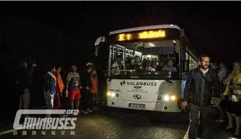 愿世界和平，現世安好 ——金龍客車擔當歐洲難民護送工作