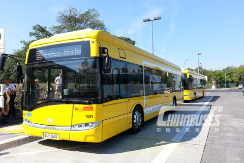 波蘭索拉瑞斯電動(dòng)公交車駛?cè)氲聡亓? width=