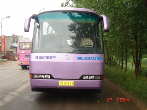 低價(jià)出售02年8成新尼奧普蘭JNP6125A旅游車(chē)，座位47座，車(chē)況特好