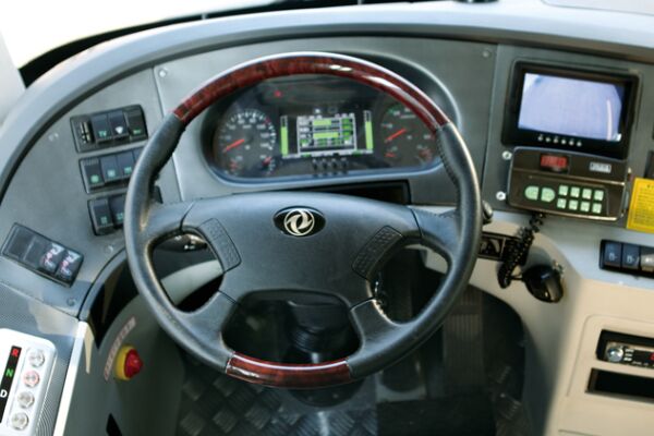 東風超龍EQ6105CTBEV3公交車（純電動10-40座）