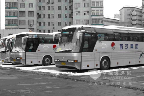 裝配玉柴發(fā)動機(jī)的兩會服務(wù)用車